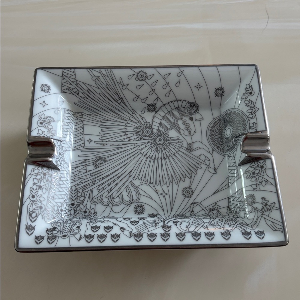 Hermes Paris Signature Detail